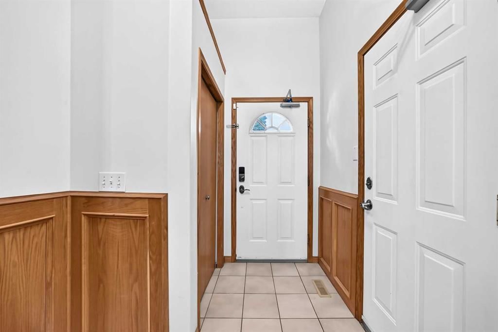 184 Douglas Ridge Green SE, Calgary — photo 5 of 49