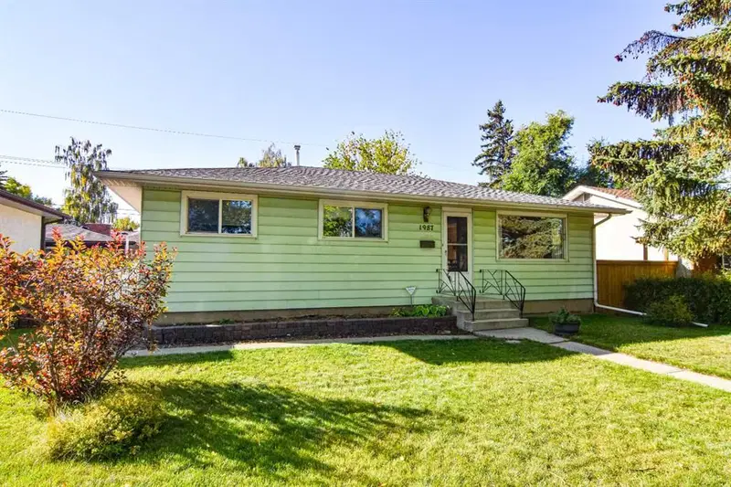 1987 Cottonwood Crescent SE, Calgary — photo 4 of 24