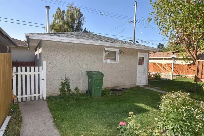 1987 Cottonwood Crescent SE, Calgary — photo 5 of 24