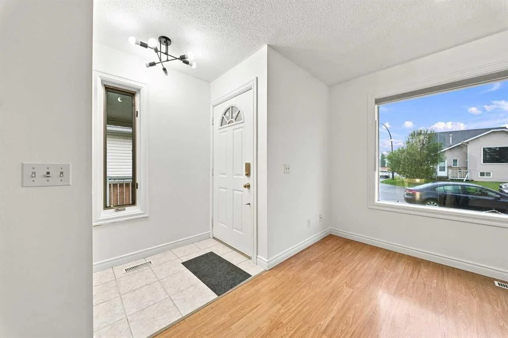 228 Taradale Close NE, Calgary — photo 3 of 36