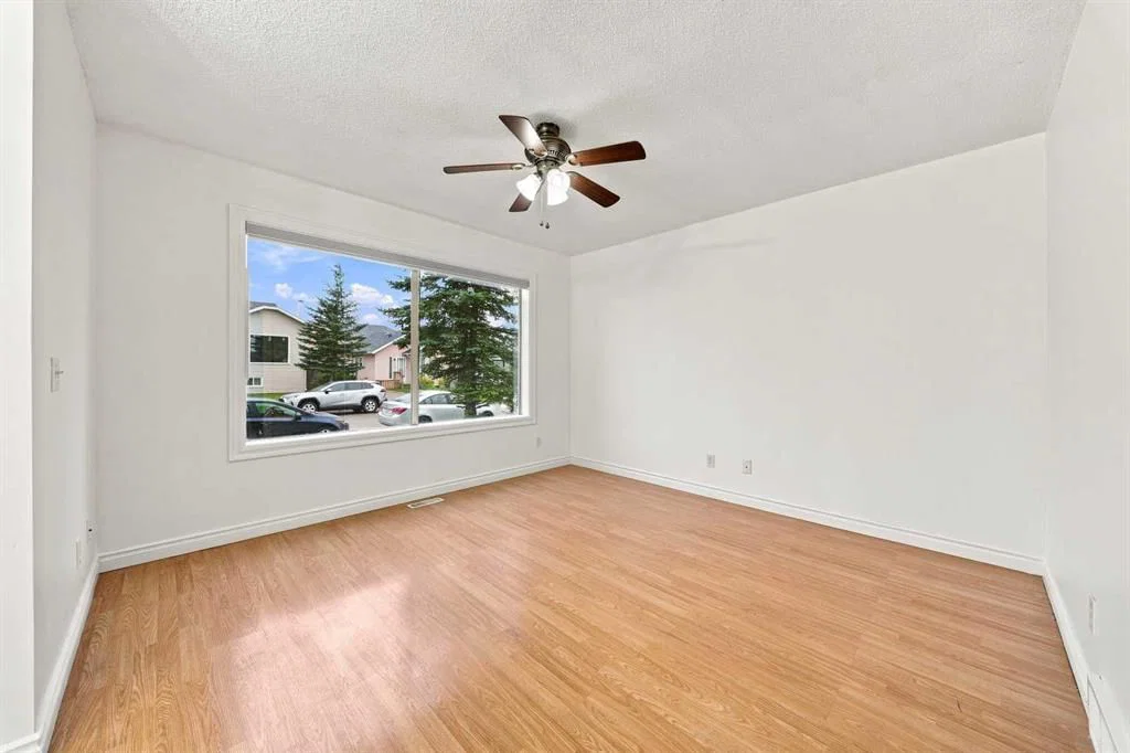 228 Taradale Close NE, Calgary — photo 4 of 36