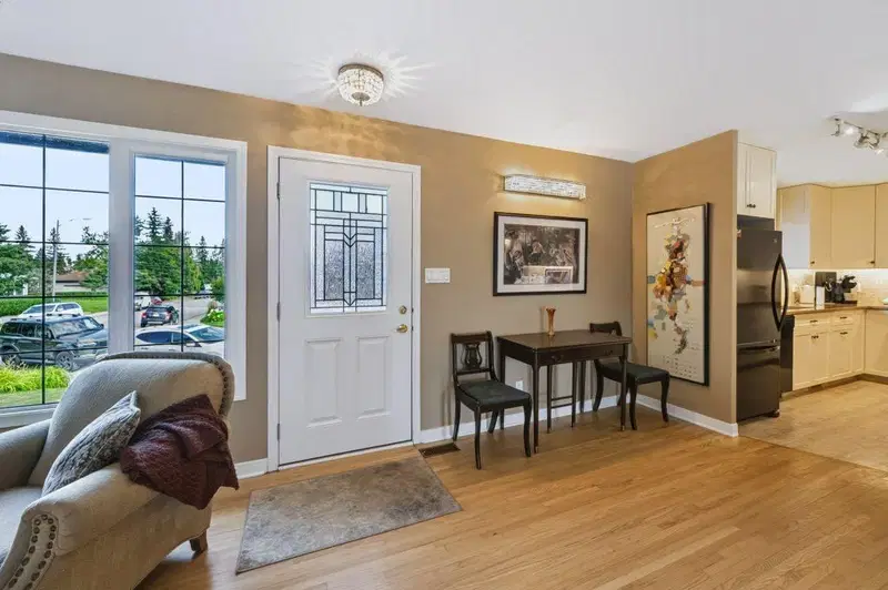 15 Wellington Place SW, Calgary — photo 2 of 37