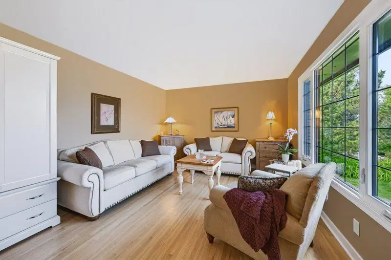 15 Wellington Place SW, Calgary — photo 3 of 37