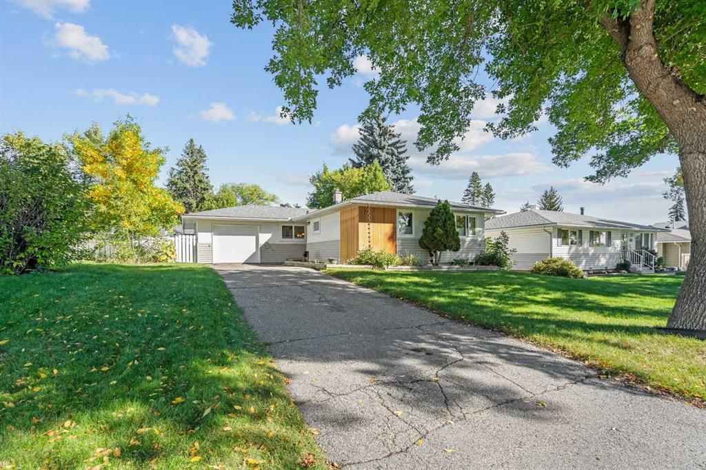 632 44 Avenue NW, Calgary — main listing photo