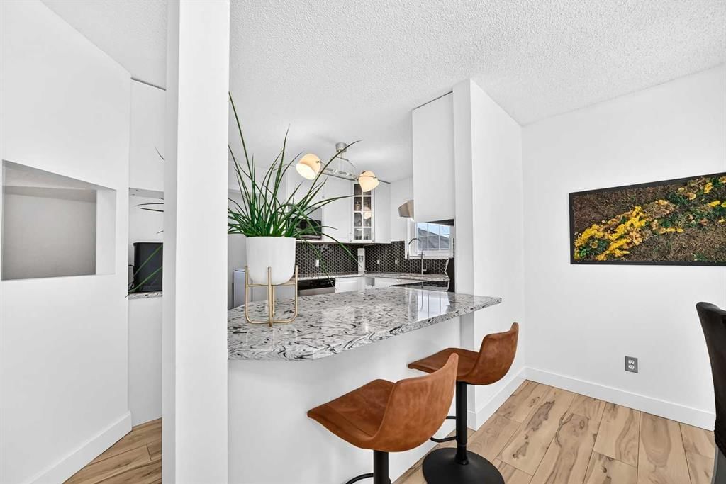 2906, 7171 Coach Hill Road SW, Calgary — photo 5 of 37