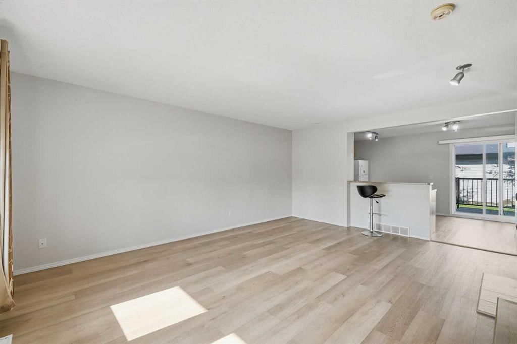 55 Panatella Park, Calgary — photo 3 of 19