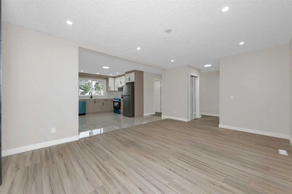 43 Maranda Close NE, Calgary — photo 5 of 45