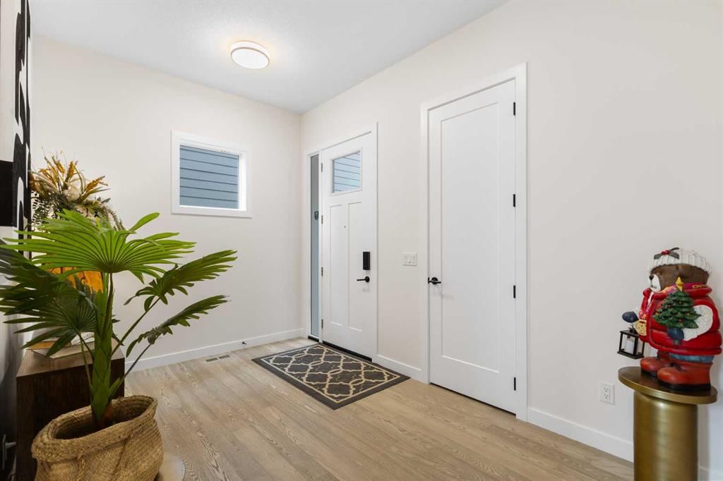 24 Aspen Woods Park SW, Calgary — photo 2 of 39