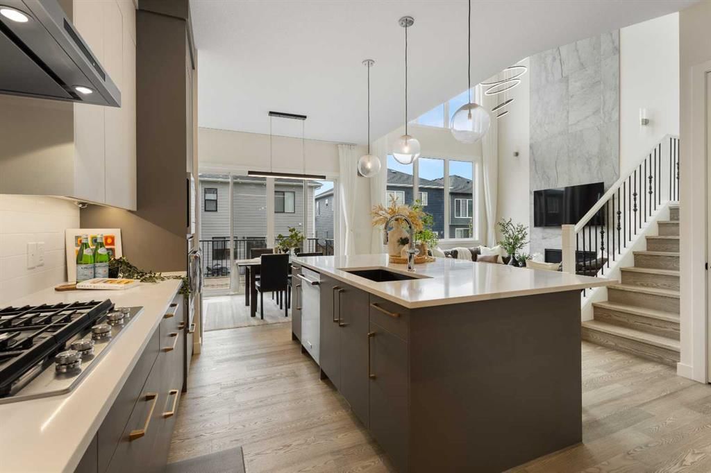 24 Aspen Woods Park SW, Calgary — photo 4 of 39