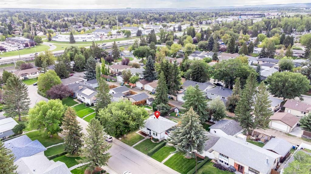 723 Canfield Place SW, Calgary — photo 2 of 40