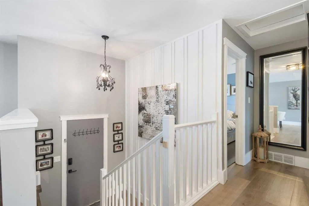 723 Canfield Place SW, Calgary — photo 5 of 40