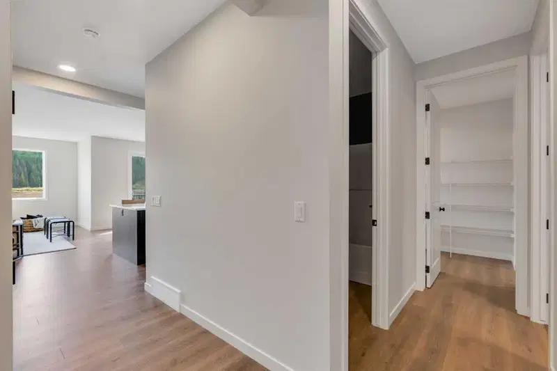 108 Creekview Manor SW, Calgary — photo 2 of 34