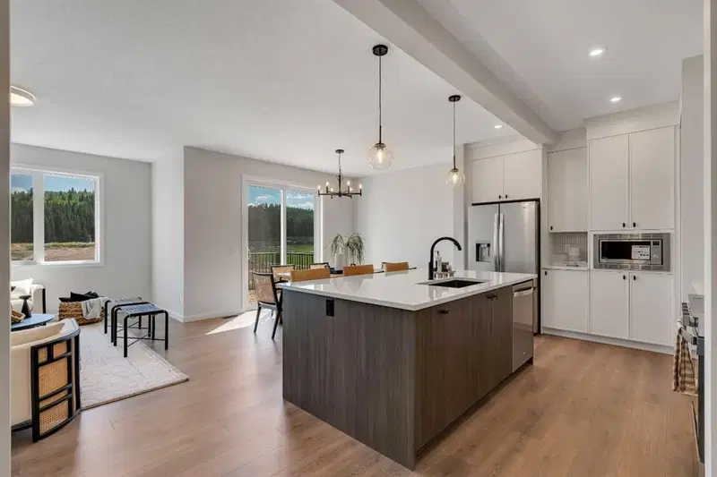 108 Creekview Manor SW, Calgary — photo 3 of 34