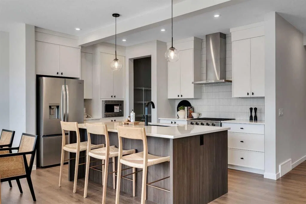 108 Creekview Manor SW, Calgary — photo 4 of 34
