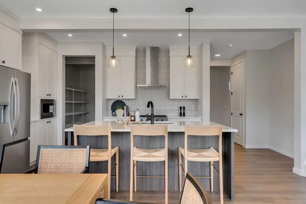 108 Creekview Manor SW, Calgary — photo 5 of 34