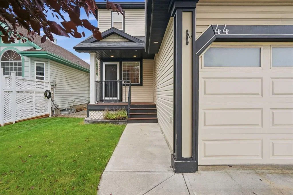 44 Bridlewood Road SW, Calgary — photo 2 of 31