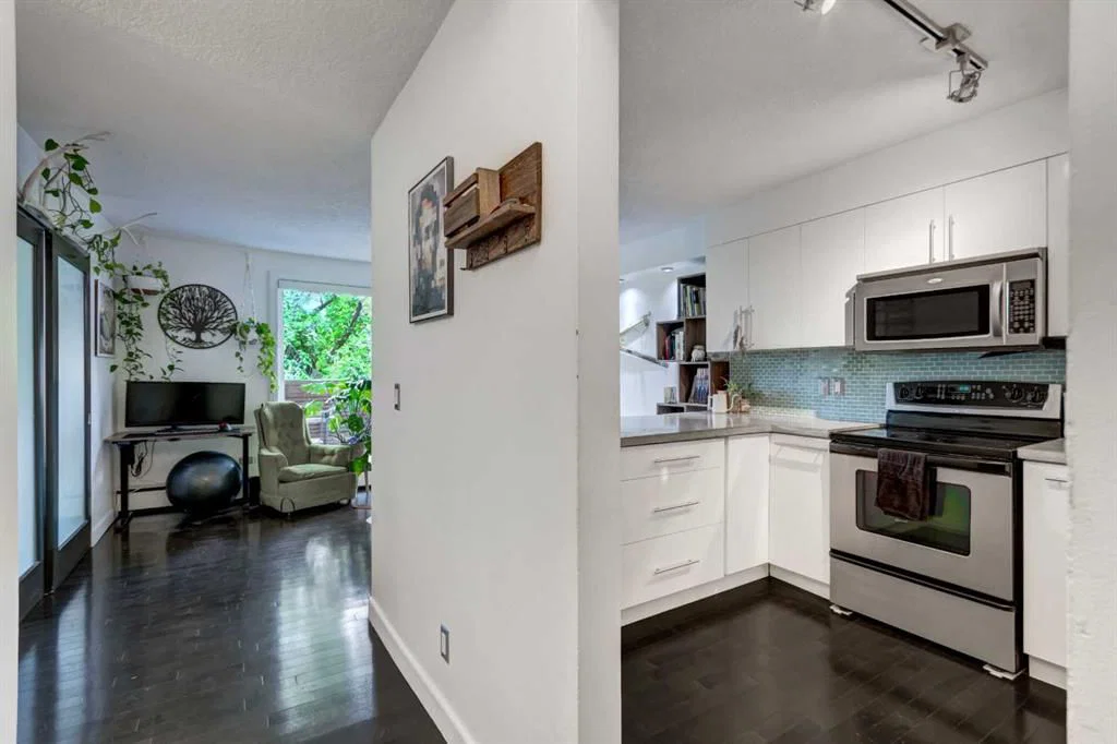 301, 1904 10 Street SW, Calgary — photo 5 of 32