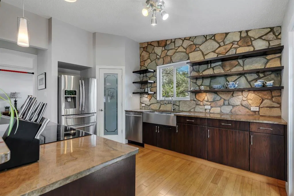 6316 Crowchild Trail SW, Calgary — photo 4 of 42