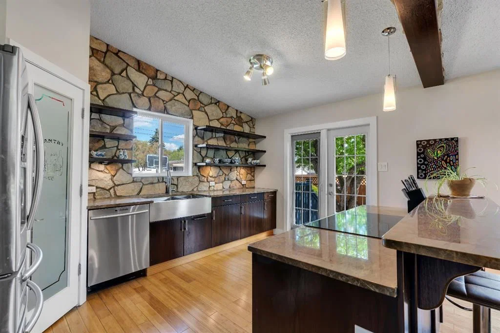 6316 Crowchild Trail SW, Calgary — photo 5 of 42