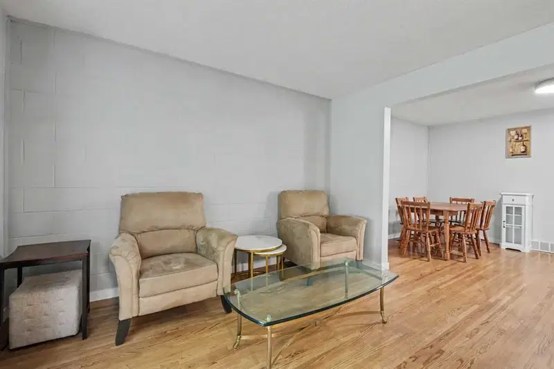 6008 37 Street SW, Calgary — photo 3 of 18