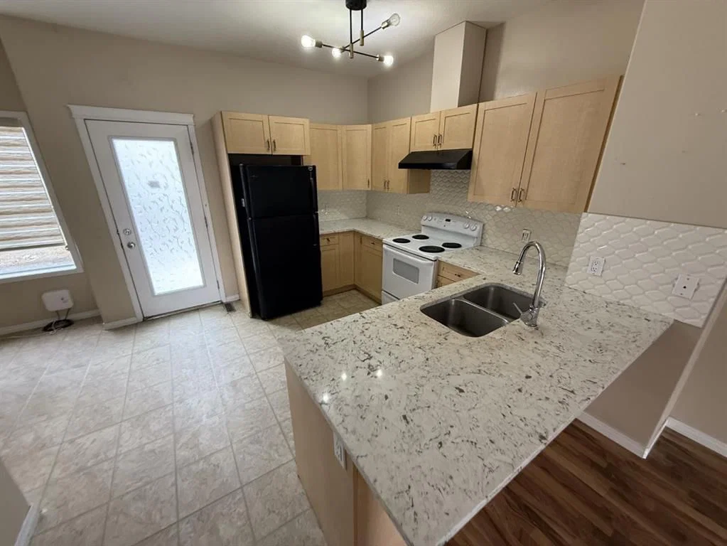 204, 111 Tarawood Lane NE, Calgary — photo 3 of 11