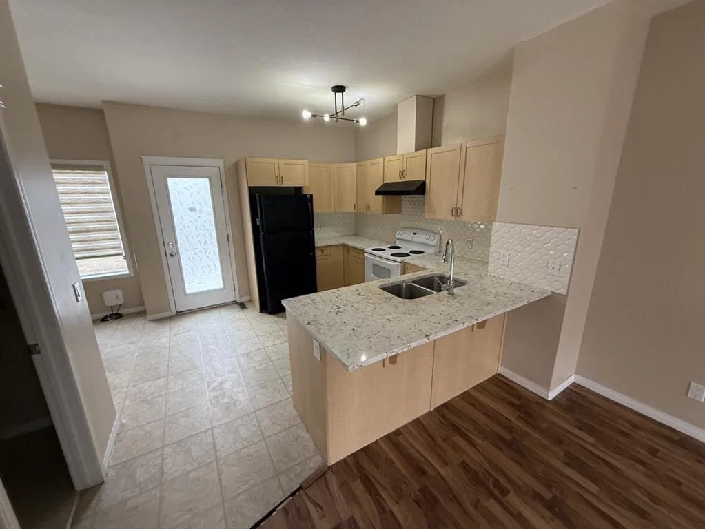 204, 111 Tarawood Lane NE, Calgary — photo 4 of 11