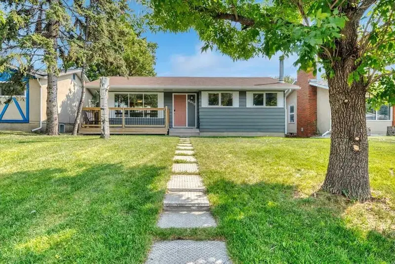 4819 Memorial Drive SE, Calgary — photo 4 of 27