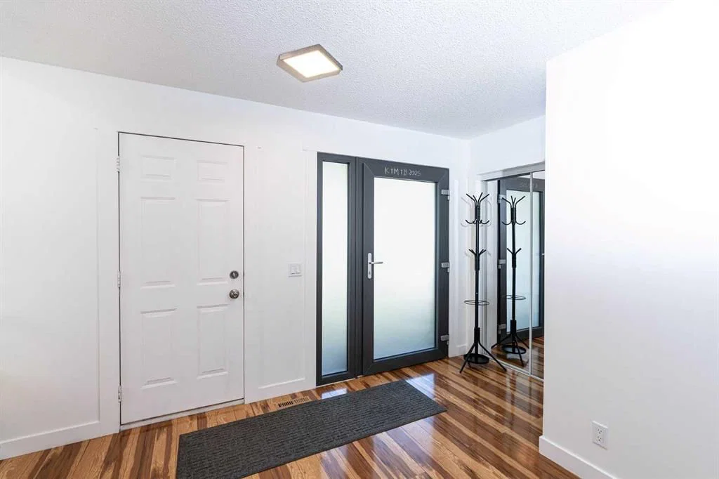 270 Somerside Park SW, Calgary — photo 5 of 50