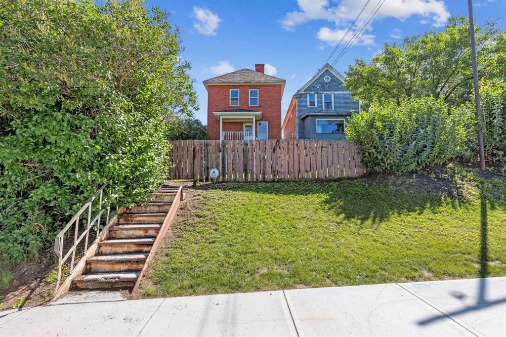 1823 18A Street SW, Calgary — photo 3 of 5