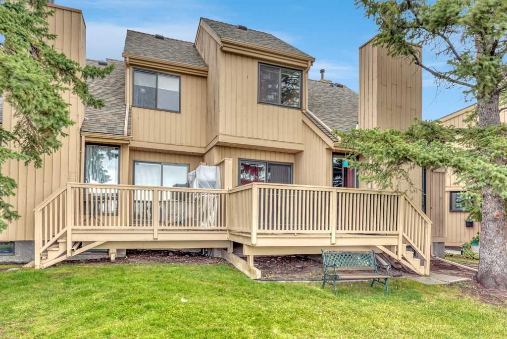 65, 70 Beacham Way NW, Calgary — photo 4 of 48