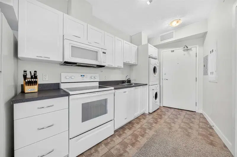 1806, 3820 Brentwood Road NW, Calgary — photo 5 of 19