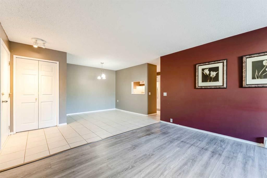 425, 10120 Brookpark Boulevard SW, Calgary — photo 4 of 26