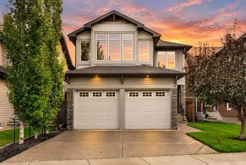 74 Autumn Circle SE, Calgary — photo 2 of 45