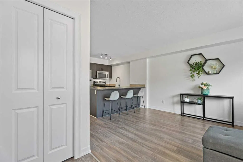 410, 121 Copperpond Common SE, Calgary — photo 5 of 42