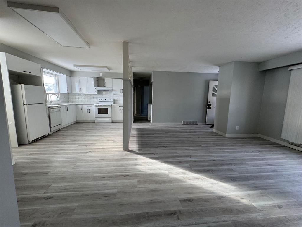 431 53 Avenue SW, Calgary — photo 2 of 24