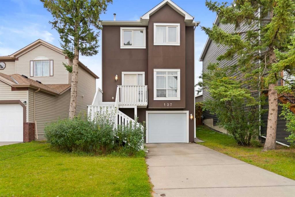 137 Martinpark Way NE, Calgary — main listing photo