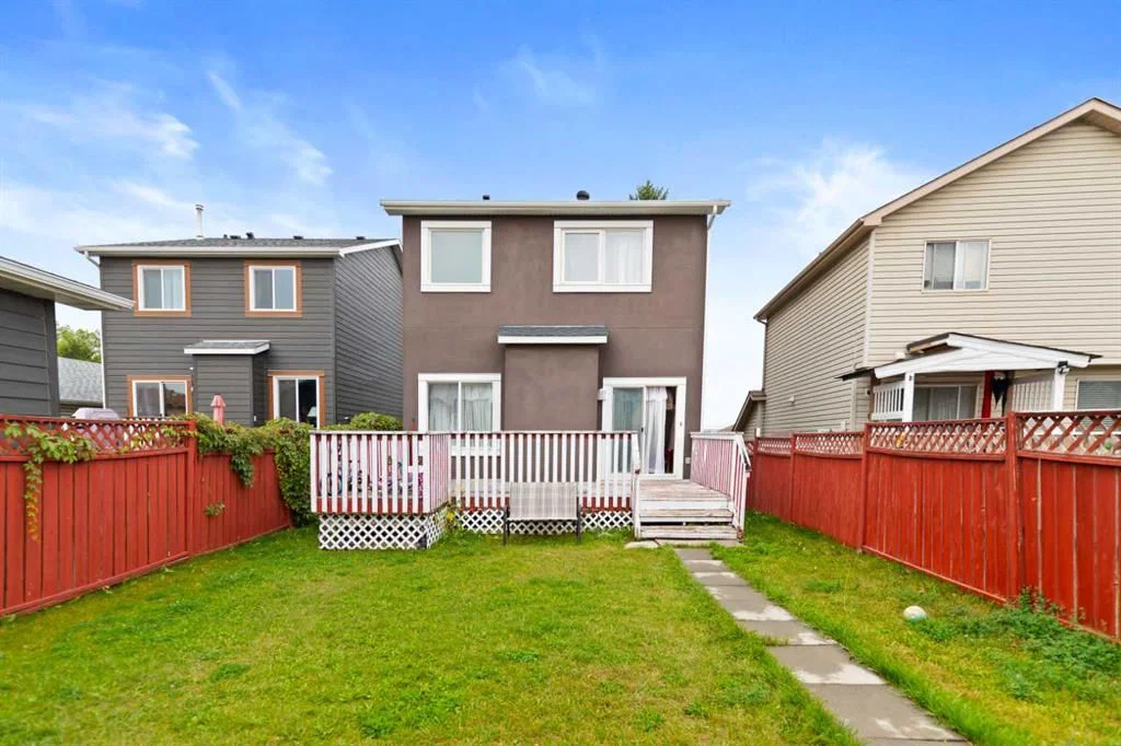 137 Martinpark Way NE, Calgary — photo 5 of 30
