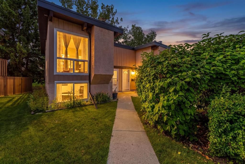 125 Oaktree Lane SW, Calgary — photo 2 of 17