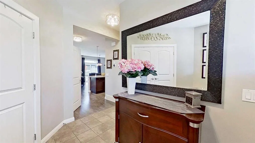 31 Ravenslea Crescent SE, Airdrie — photo 3 of 50