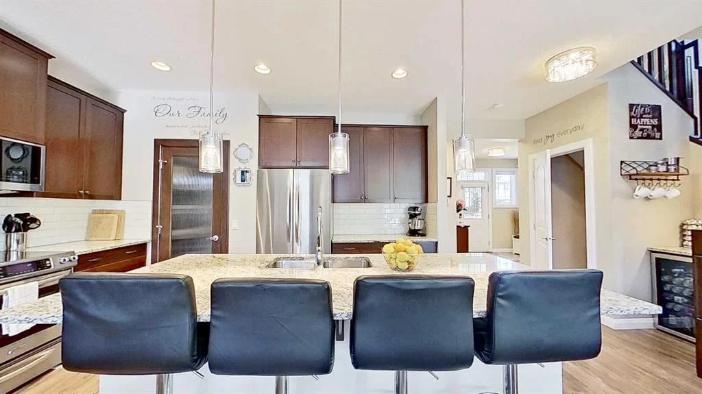 31 Ravenslea Crescent SE, Airdrie — photo 5 of 50