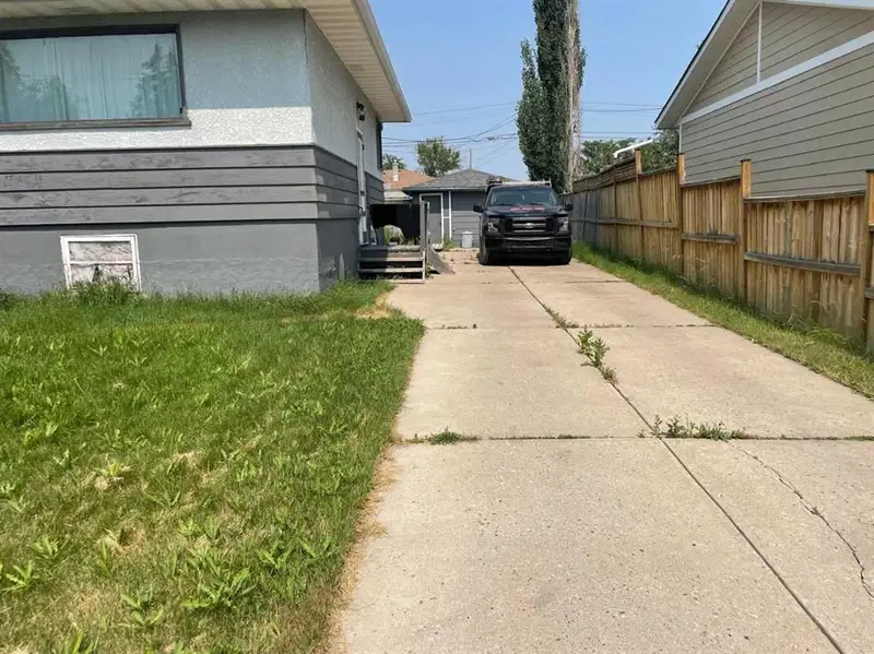 120 54 Avenue NW, Calgary — photo 2 of 12