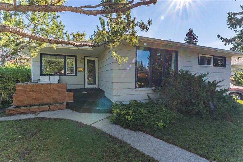 11 Winchester Crescent SW, Calgary — photo 2 of 38