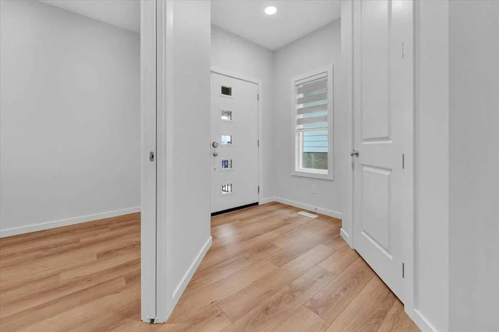 75 Versant Rise SW, Calgary — photo 3 of 50