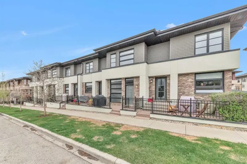 55 Aspen Hills Green SW, Calgary — photo 2 of 32