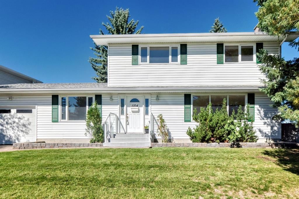1104 Southglen Drive SW, Calgary — main listing photo
