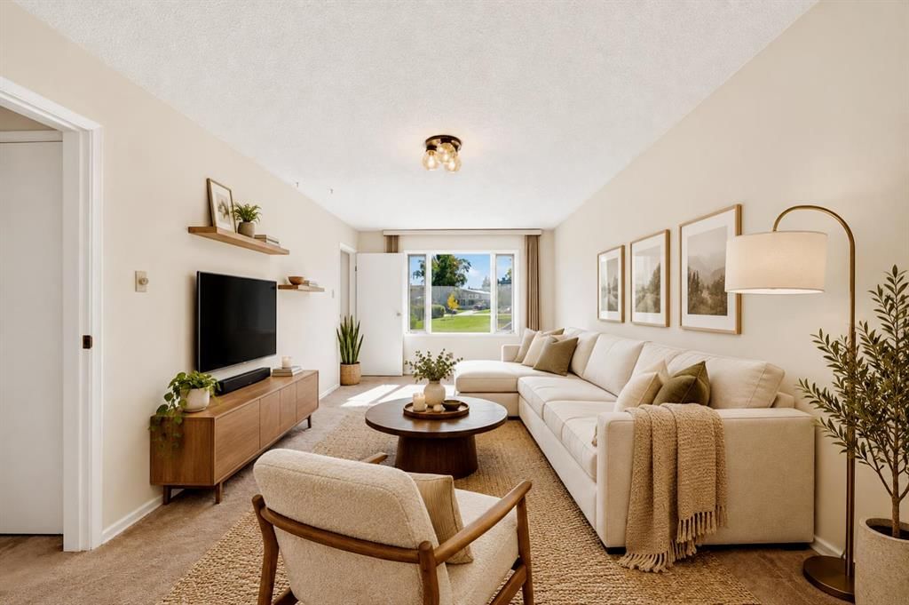 1104 Southglen Drive SW, Calgary — photo 4 of 30