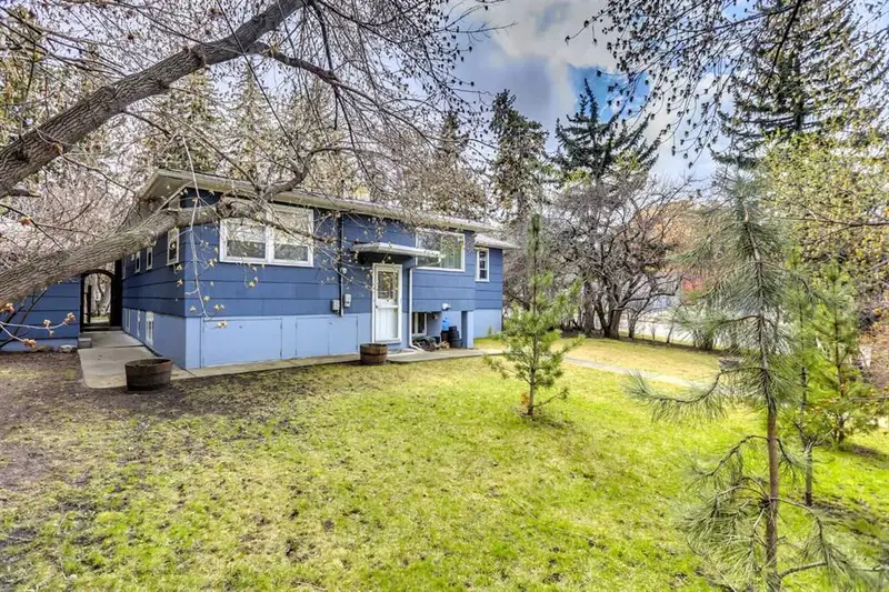 928 Durham Avenue SW, Calgary — photo 4 of 7