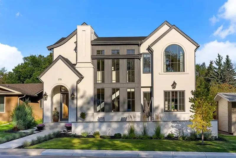 370 Capri Crescent NW, Calgary — main listing photo