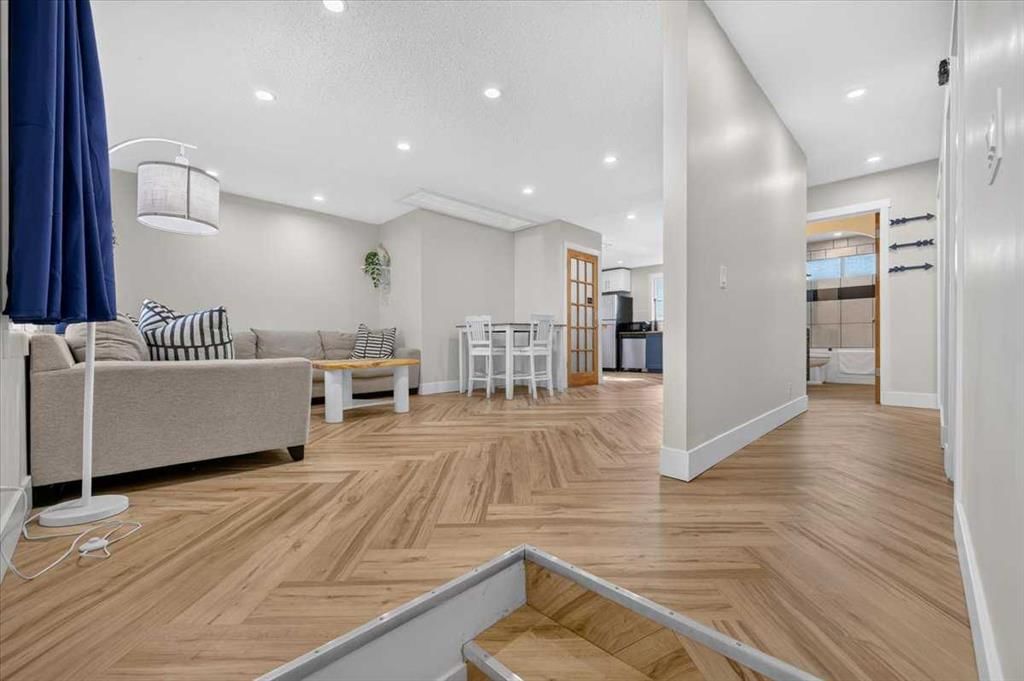 3248 Doverville Crescent SE, Calgary — photo 3 of 50