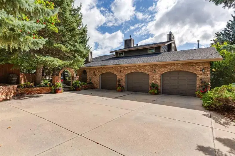 20 Silver Creek Place NW, Calgary — main listing photo